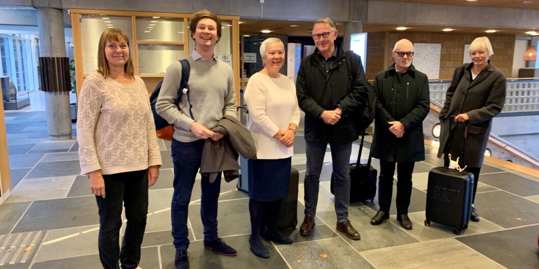 Styreleder Elin Sofie Nesje Vestli ved Høgskolen i Innlandet, komitémedlem Yngve Mannsåker, rektor Kathrine Skretting, komitéleder Staffan Edén og komitémedlemmene Sigmund Grønmo og Anne Jerslev. Foto: HiNN Styreleder Elin Sofie Nesje Vestli ved Høgskolen i Innlandet, komitémedlem Yngve Mannsåker, rektor Kathrine Skretting, komitéleder Staffan Edén og komitémedlemmene Sigmund Grønmo og Anne Jerslev. Foto: HiNN
