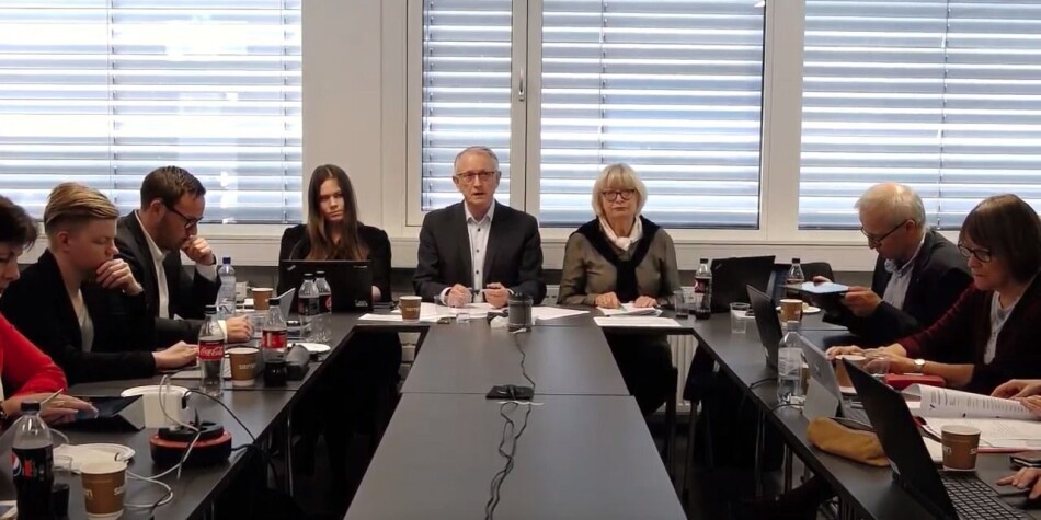 Styret ved Høgskulen på Vestlandet, blant dei styreleiar Arvid Hallén og rektor Berit Rokne, diskuterte i dag ulike tiltak for å auke rekrutteringa til grunnskulelærarutdanninga trinn 1-7. Styret ved Høgskulen på Vestlandet, blant dei styreleiar Arvid Hallén og rektor Berit Rokne, diskuterte i dag ulike tiltak for å auke rekrutteringa til grunnskulelærarutdanninga trinn 1-7.