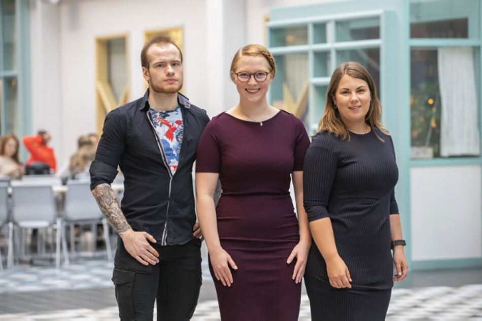 Tre av de fire studentene som ble tatt opp på Norges første forskerlinje i psykologi, som ble åpnet ved UiT i slutten av september. Fra venstre Efim Nemtcan, Linda Johansen og Vendela Husberg. Foto: David Jensen, UiT Tre av de fire studentene som ble tatt opp på Norges første forskerlinje i psykologi, som ble åpnet ved UiT i slutten av september. Fra venstre Efim Nemtcan, Linda Johansen og Vendela Husberg. Foto: David Jensen, UiT