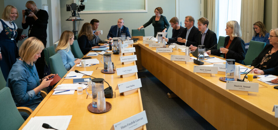 Utdannings- og forskningskomiteen på Stortinget hadde kalt inn til høring om reversering av styrets vedtak om å legge ned studiestedene Nesna og Sandnessjøen ved Nord unviersitet. Foto: Ketil Blom Haugstulen Utdannings- og forskningskomiteen på Stortinget hadde kalt inn til høring om reversering av styrets vedtak om å legge ned studiestedene Nesna og Sandnessjøen ved Nord unviersitet. Foto: Ketil Blom Haugstulen