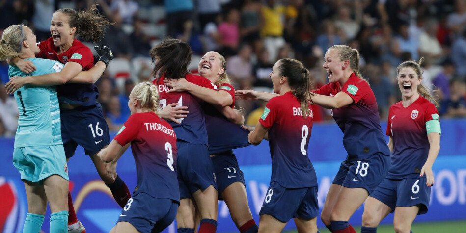 Kvinnelige fotballspillere skal for første gang forskes på. Her fra seieren over Australia i åttendedelsfinalen i Fotball-VM for kvinner i 2019. Foto: Terje Bendiksby / NTB scanpix Kvinnelige fotballspillere skal for første gang forskes på. Her fra seieren over Australia i åttendedelsfinalen i Fotball-VM for kvinner i 2019. Foto: Terje Bendiksby / NTB scanpix