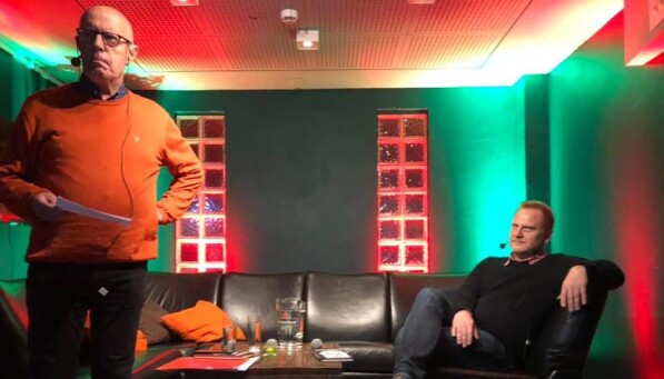 Georg Arnestad og Frank Rossavik under Tysdagsdebatten på Meieriet i Sogndal. Foto: Tove Lie Georg Arnestad og Frank Rossavik under Tysdagsdebatten på Meieriet i Sogndal. Foto: Tove Lie