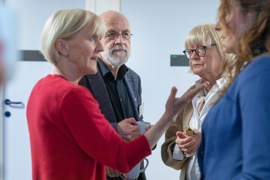 Ragnhild Lied fra Unio, rektor Petter Aasen ved USN og rektor Berit Rokne ved HVL, vil alle tre ha stopp i regjeringens effektiviseringskutt. Her i samtale med statssekretær Rebekka Borsch (t.h.). Foto: Siri Øverland Eriksen Ragnhild Lied fra Unio, rektor Petter Aasen ved USN og rektor Berit Rokne ved HVL, vil alle tre ha stopp i regjeringens effektiviseringskutt. Her i samtale med statssekretær Rebekka Borsch (t.h.). Foto: Siri Øverland Eriksen