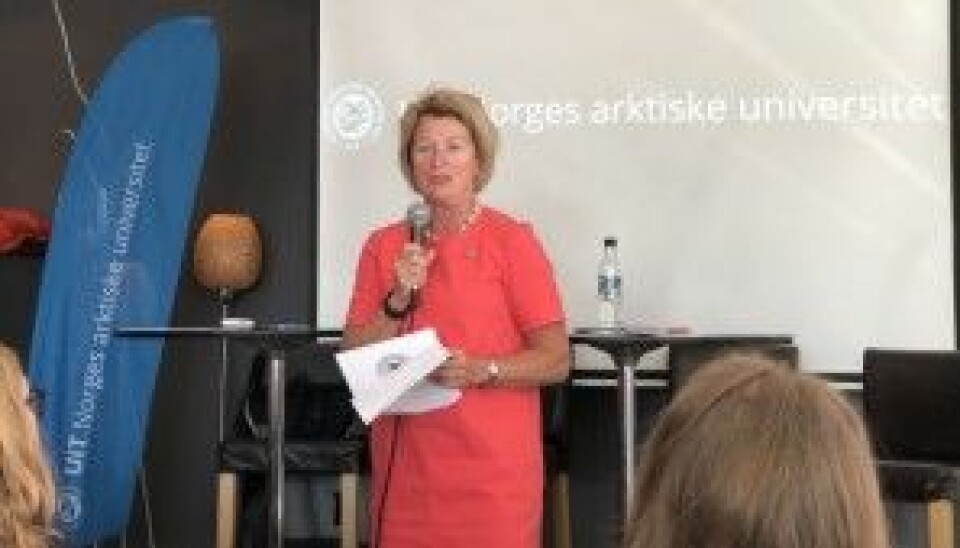 Rektor Anne Husebekk under lansering av klimaopprop mot seg sjølv og andre universitetsleiarar i Arendal i august. Foto: Marit Hansen, UiT