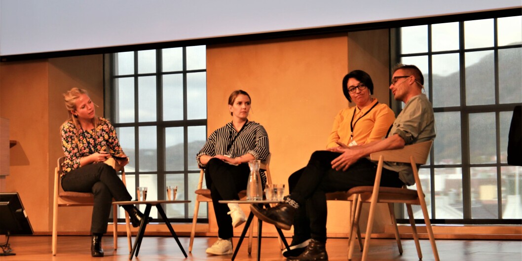 Tiril Rustand Halvorsen i samtale med Mari Skåra Helleisen, Katherine Duarte og Martin Hultmann på Sampolkonferansen. FOTO: Jan Willie Olsen Tiril Rustand Halvorsen i samtale med Mari Skåra Helleisen, Katherine Duarte og Martin Hultmann på Sampolkonferansen. FOTO: Jan Willie Olsen