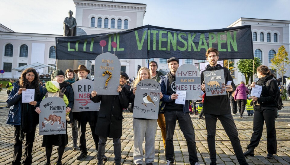 Mange i universitetsmiljøet er aktive i Extinction Rebellion. Då dei demonstrerte under gjenopninga av Universitetsmuseet i Bergen i 2019 vart dei vist bort.