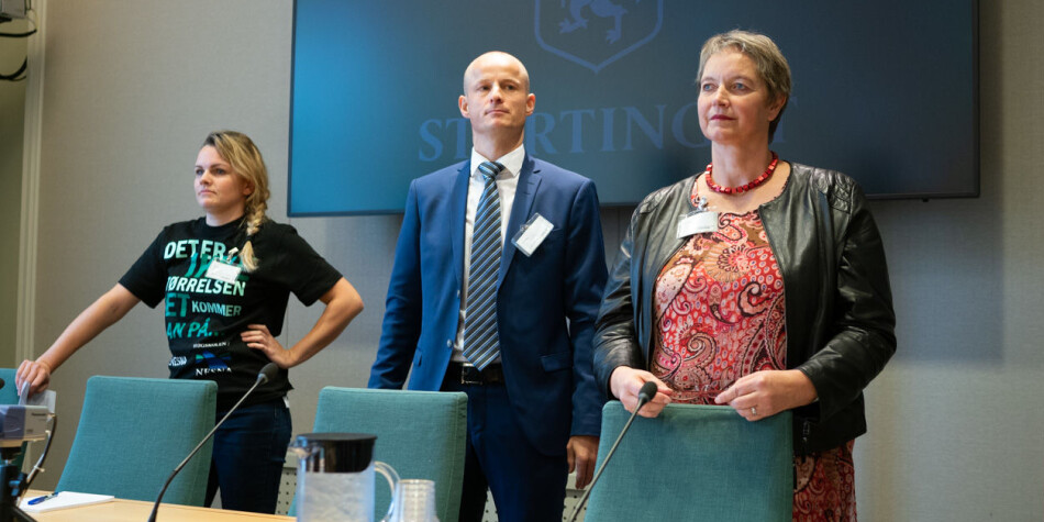 Fra stortingshøringen om nedleggelsen av campus Nesna. Bildet viser Nesna-student, Ingvild Sivertsen, prorektor utdanning, Levi Gårseth-Nesbakk, og rektor på Nord universitet, Hanne Solheim Hansen. Foto: Ketil Blom Haugstulen Fra stortingshøringen om nedleggelsen av campus Nesna. Bildet viser Nesna-student, Ingvild Sivertsen, prorektor utdanning, Levi Gårseth-Nesbakk, og rektor på Nord universitet, Hanne Solheim Hansen. Foto: Ketil Blom Haugstulen