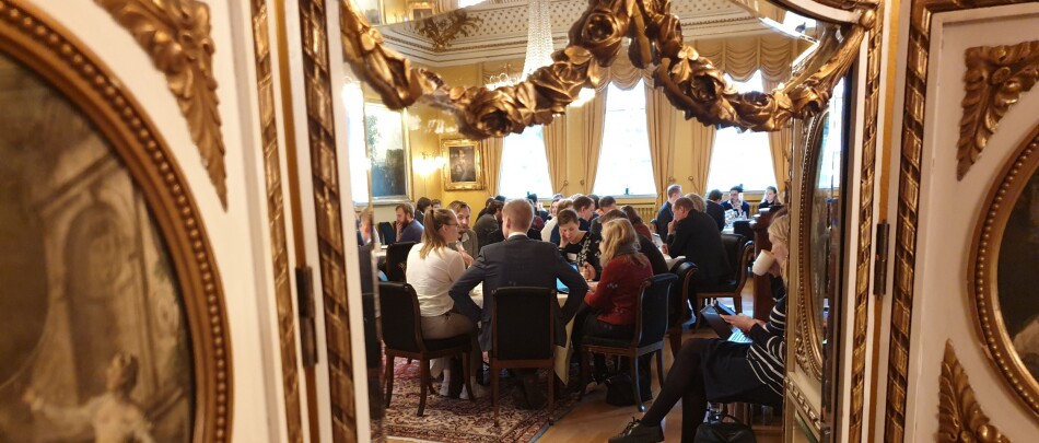I staselige omgivelser i regjeringens representasjonsbolig hadde rundt 40 studentpolitikere og representanter fra Kunnskapsdepartementet idemyldring om studenters psykiske helse. Foto: Mats Arnesen. I staselige omgivelser i regjeringens representasjonsbolig hadde rundt 40 studentpolitikere og representanter fra Kunnskapsdepartementet idemyldring om studenters psykiske helse. Foto: Mats Arnesen.