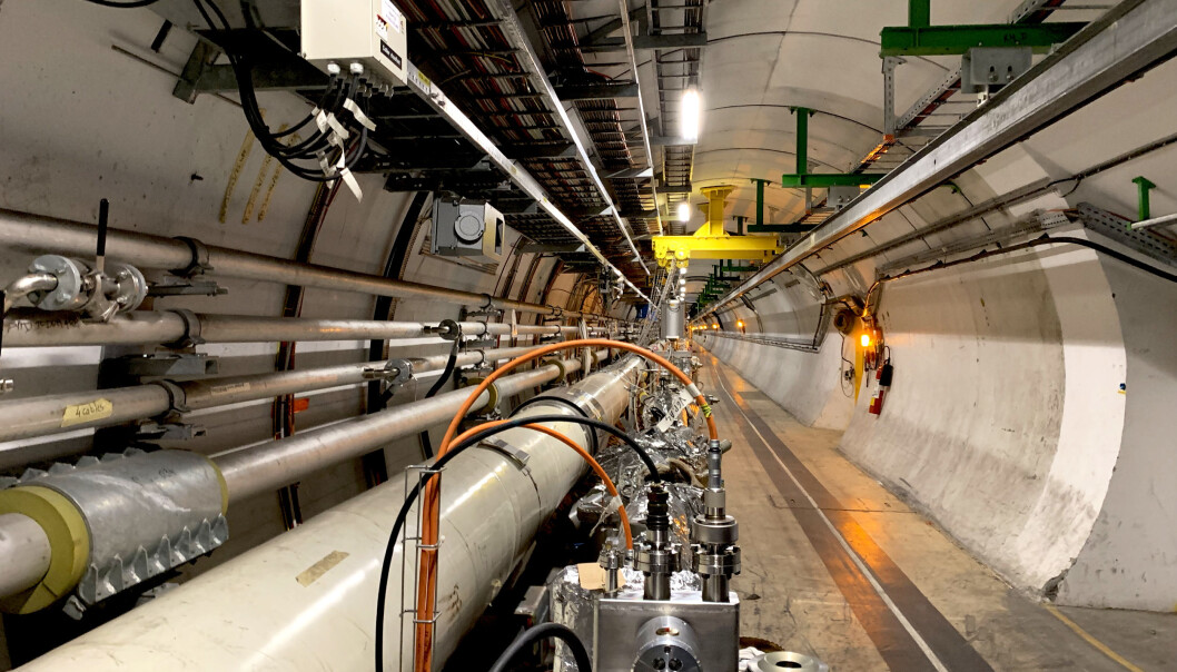 LHC strekker seg nesten tre mil under bakken mellom Sveits og Frankrike. Foto: Espen Løkeland-Stai LHC strekker seg nesten tre mil under bakken mellom Sveits og Frankrike. Foto: Espen Løkeland-Stai