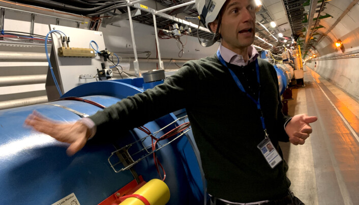 Matteo Solfaroli beskriver hvordan LHC fungerer. Foto: Espen Løkeland-Stai Matteo Solfaroli beskriver hvordan LHC fungerer. Foto: Espen Løkeland-Stai