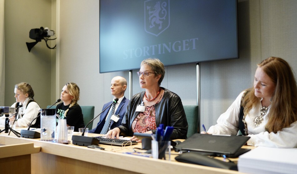 Hvordan kan statsråd Nybø si at avtalen som er grunnlaget for sammenslåinga til Nord universitetet ikke er en avtale som skal oppfylles, spør Siv Mossleth (Sp). Avbildet Nord-rektor Hanne Solheim Hansen under høringen på Stortinget 30. september. Foto: Ketil Blom Haugstulen Hvordan kan statsråd Nybø si at avtalen som er grunnlaget for sammenslåinga til Nord universitetet ikke er en avtale som skal oppfylles, spør Siv Mossleth (Sp). Avbildet Nord-rektor Hanne Solheim Hansen under høringen på Stortinget 30. september. Foto: Ketil Blom Haugstulen
