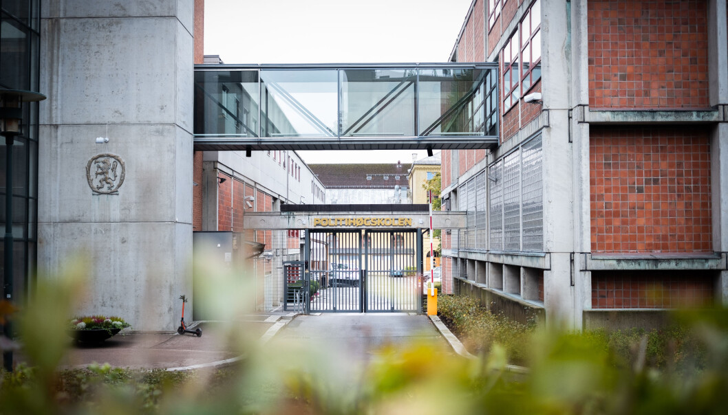 Politihøgskulen melde ein ekstern instruktør inn til Spesialeininga etter at han hadde kome med utsegner som vart oppfatta som krenkande. Mannen er no frifunnen i tingretten. Politihøgskulen melde ein ekstern instruktør inn til Spesialeininga etter at han hadde kome med utsegner som vart oppfatta som krenkande. Mannen er no frifunnen i tingretten.
