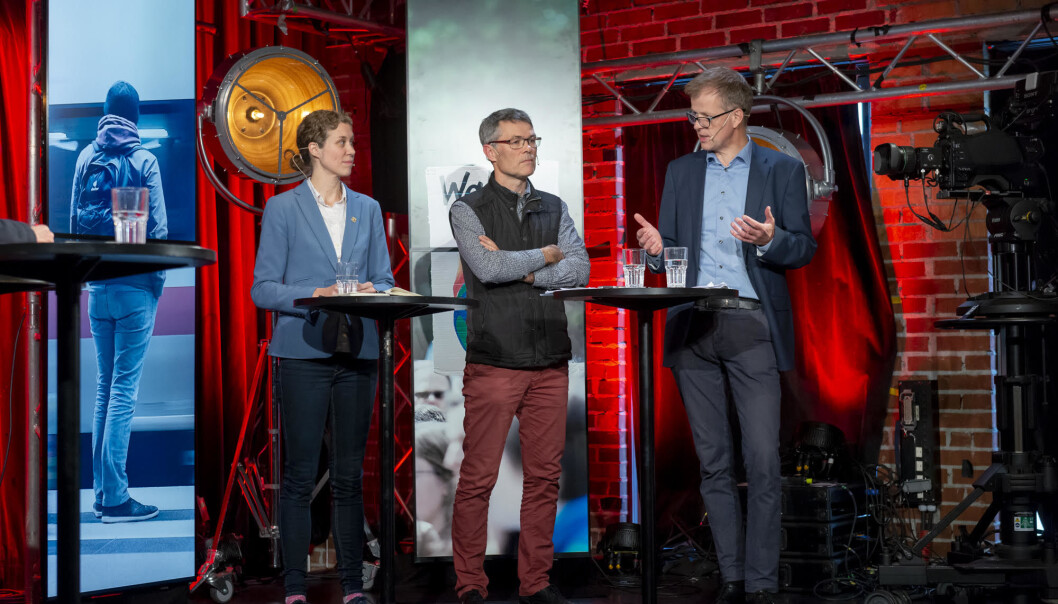 Dorothy Dankel frå Institutt for biovitskap, Ståle Knudsen frå sosialantropologi og Kårstein Måseide frå CET på scenene under klimadebatten i Bergen. Foto: Tor Farstad Dorothy Dankel frå Institutt for biovitskap, Ståle Knudsen frå sosialantropologi og Kårstein Måseide frå CET på scenene under klimadebatten i Bergen. Foto: Tor Farstad