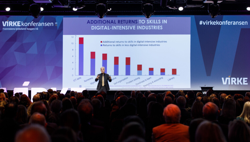 OECD-topp Andreas Schleicher gav ei situasjonsbeskriving av teknologiutviklinga og korleis samfunnet bør ruste seg i samband med livslang læring og kompetanseheving i møte med denne utviklinga. Foto: Kilian Munch/Virke OECD-topp Andreas Schleicher gav ei situasjonsbeskriving av teknologiutviklinga og korleis samfunnet bør ruste seg i samband med livslang læring og kompetanseheving i møte med denne utviklinga. Foto: Kilian Munch/Virke