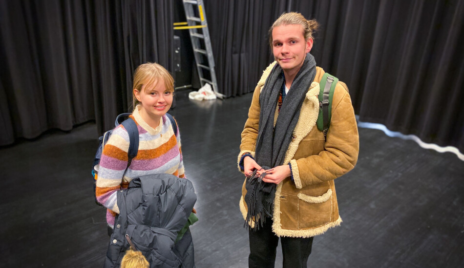 Serina Solås Børve og Elias Dueland Holmen begynte på studiet i drama- og teaterkommunikasjon ved OsloMet i høst. De ble overrasket over hvor mange som møtte opp. Foto: Torkjell Trædal Serina Solås Børve og Elias Dueland Holmen begynte på studiet i drama- og teaterkommunikasjon ved OsloMet i høst. De ble overrasket over hvor mange som møtte opp. Foto: Torkjell Trædal