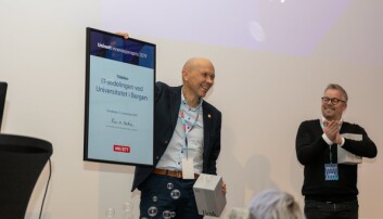 It-direktør Tore Burheim ved Universitetet i Bergen tok i mot prisen mandag ettermiddag. Foto: UiB It-direktør Tore Burheim ved Universitetet i Bergen tok i mot prisen mandag ettermiddag. Foto: UiB