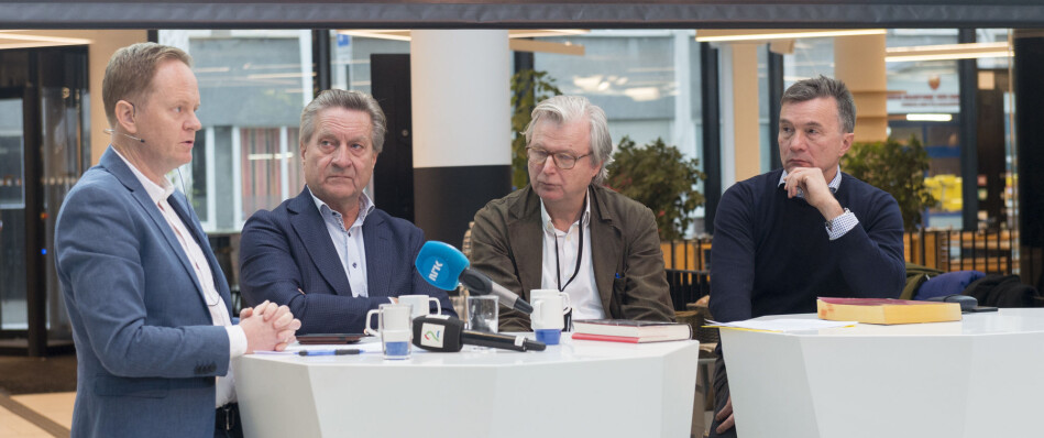 Frode Molven fra forlaget og forfatterne Tom Kristensen, Per Christian Magnus og Bjarne Kvam under pressekonferansen. Kristensen, som er krimforfatter, kom inn i prosjektet i siste fase, for å gjøre manuset mer lesbart. Foto: Tor Farstad Frode Molven fra forlaget og forfatterne Tom Kristensen, Per Christian Magnus og Bjarne Kvam under pressekonferansen. Kristensen, som er krimforfatter, kom inn i prosjektet i siste fase, for å gjøre manuset mer lesbart. Foto: Tor Farstad