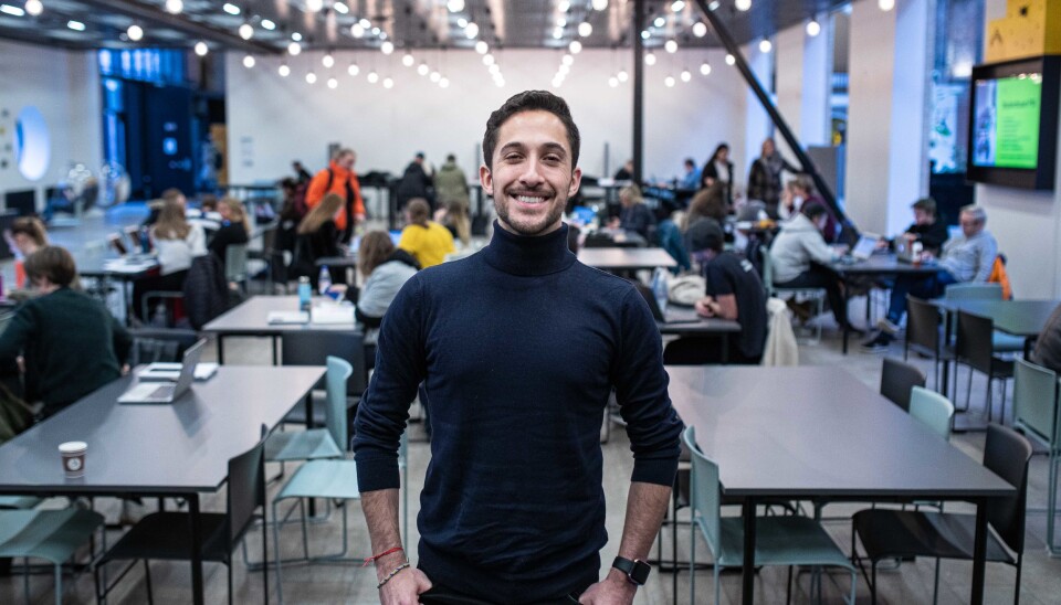 Austin Lavender har studert ved Universitetet i Agder og ved OsloMet. Han mener begge utdanningsinstitusjonene er bedre enn universitetet han gikk på i USA, East Tennessee State University. Foto: Siri Ø. Eriksen.