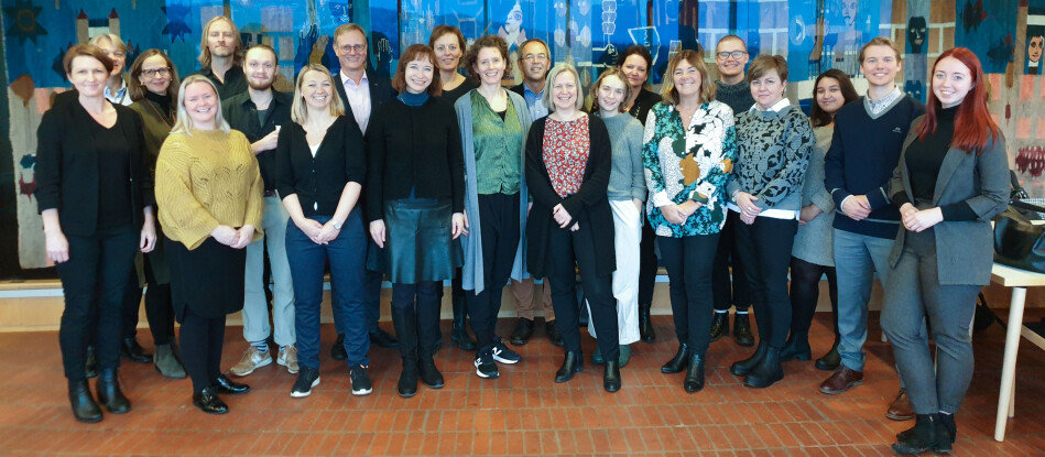 Denne gruppen signert avtale for å sikre studentombud ved flere høgskoler. Bak fra venstre: Jørgen Bock, Marianne Høva Rustberggard, Pål Gustavsen, Jonas Hald, Peter Tornquist, Laila Mjelde, Hallgeir Lien, Annemarie Bechmann Hansen, Johannes Saastad. Foran fra venstre: Cia Dunstrøm, Mari Skogheim Møst, Camilla S. Thorkildsen, Anne Kristine Aure, Gro Enerstvedt Smenes, Randi Stene, Helle Rabbås, Ulrika Herlofsen, Keeley Johansson, Miriam Holthe Byjou, Christen Andreas Orvin Wroldsen og Ida Marie Rislaa. Foto: Mats Arnesen. Denne gruppen signert avtale for å sikre studentombud ved flere høgskoler. Bak fra venstre: Jørgen Bock, Marianne Høva Rustberggard, Pål Gustavsen, Jonas Hald, Peter Tornquist, Laila Mjelde, Hallgeir Lien, Annemarie Bechmann Hansen, Johannes Saastad. Foran fra venstre: Cia Dunstrøm, Mari Skogheim Møst, Camilla S. Thorkildsen, Anne Kristine Aure, Gro Enerstvedt Smenes, Randi Stene, Helle Rabbås, Ulrika Herlofsen, Keeley Johansson, Miriam Holthe Byjou, Christen Andreas Orvin Wroldsen og Ida Marie Rislaa. Foto: Mats Arnesen.