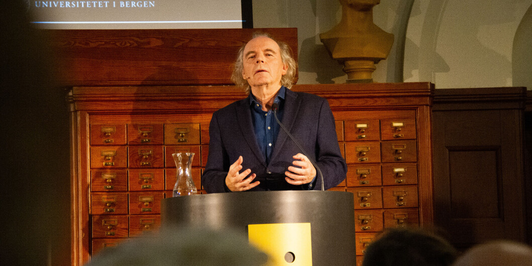 Terje Tvedt er professor ved Institutt for geografi ved Universitetet i Bergen. I en forelesningsrekke på seks forelesninger skal han forsøke å dekke 5000 år av menneskets historie. Foto: Mats Arnesen. Terje Tvedt er professor ved Institutt for geografi ved Universitetet i Bergen. I en forelesningsrekke på seks forelesninger skal han forsøke å dekke 5000 år av menneskets historie. Foto: Mats Arnesen.