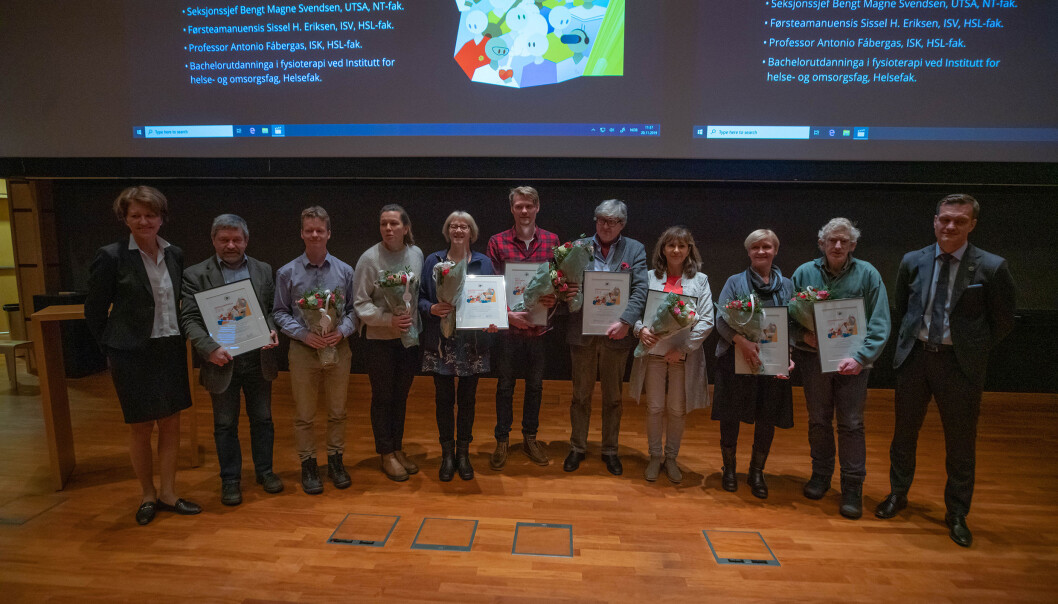 Alle prisvinnarane 2019: F.v. prorektor Wenche Jakobsen som delte ut prisane, Trond Østrem, Bjarte Hoff, Laina Dalsbø, Karin Strand Johannessen, Alexander Tøsdal Tveit, Marcus Buck, Marit Westergaard, Karin Andreassen (CAGE), Malcolm Jobling og universitetsdirektør Jørgen Fossland (delte ut prisane). Foto: Jonatan Ottesen Alle prisvinnarane 2019: F.v. prorektor Wenche Jakobsen som delte ut prisane, Trond Østrem, Bjarte Hoff, Laina Dalsbø, Karin Strand Johannessen, Alexander Tøsdal Tveit, Marcus Buck, Marit Westergaard, Karin Andreassen (CAGE), Malcolm Jobling og universitetsdirektør Jørgen Fossland (delte ut prisane). Foto: Jonatan Ottesen