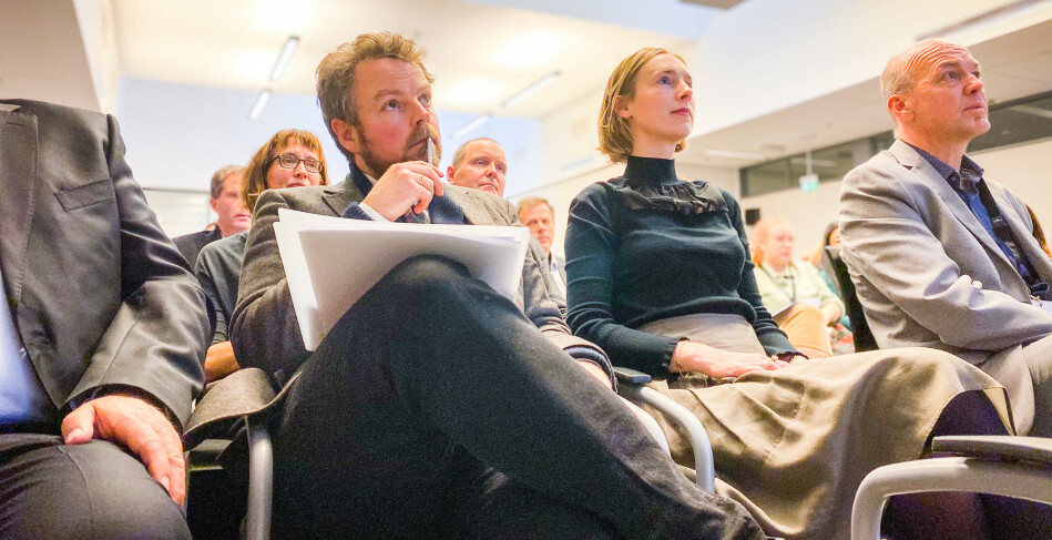 Næringsminister Torbjørn Røe Isaksen (H) og forsknings- og høyere utdaninngsminister Iselin Nybø (V) så opp og fram da de innledet under seminaret om kommersialisering av forskning og innovasjon i dag. Til høyre, Kyrre Lekve i Simula. Foto: Torkjell Trædal Næringsminister Torbjørn Røe Isaksen (H) og forsknings- og høyere utdaninngsminister Iselin Nybø (V) så opp og fram da de innledet under seminaret om kommersialisering av forskning og innovasjon i dag. Til høyre, Kyrre Lekve i Simula. Foto: Torkjell Trædal