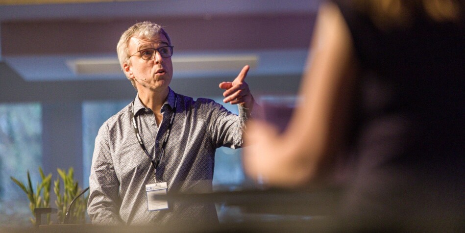Klimaforsker Helge Drange og viserektor ved Universitetet i Bergen, Annelin Eriksen, holdt foredrag på Universitet- og høgskolerådets konferanse. Foto: Siri Øverland Eriksen Klimaforsker Helge Drange og viserektor ved Universitetet i Bergen, Annelin Eriksen, holdt foredrag på Universitet- og høgskolerådets konferanse. Foto: Siri Øverland Eriksen