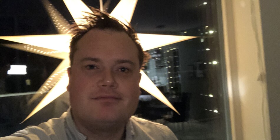 Jonas Stein har tatt doktorgraden i 2019, han er blitt valgt inn i Akademiet for yngre forskere og sitter også i styret ved UiT Norges arktiske universitet som representant for midlertidig ansatte. Foto: Selfie Jonas Stein har tatt doktorgraden i 2019, han er blitt valgt inn i Akademiet for yngre forskere og sitter også i styret ved UiT Norges arktiske universitet som representant for midlertidig ansatte. Foto: Selfie