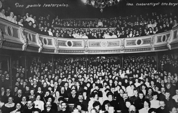 UBB-BROS-04851: Det gamle teater. 1909. Foto: Otto Borgen. UBB-BROS-04851: Det gamle teater. 1909. Foto: Otto Borgen.