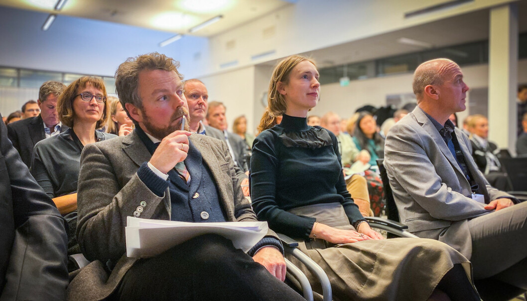Statsrådene Torbjørn Røe Isaksen og Iselin Nybø, samt Simula-direktør Kyrre Lekve på debatt om innovasjon i Simulas lokaler sist mandag. Foto: Torkjell Trædal