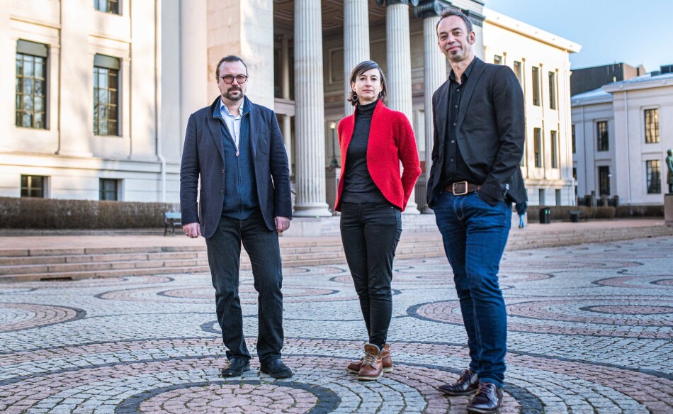 Det er svært vanskelig å få penger til juridisk forskning, mener jussprofessorer ved Universitetet i Oslo. F.v.: Alf Petter Høgberg, Ingunn Ikdahl og Malcolm Langford. Foto: Siri Øverland Eriksen. Det er svært vanskelig å få penger til juridisk forskning, mener jussprofessorer ved Universitetet i Oslo. F.v.: Alf Petter Høgberg, Ingunn Ikdahl og Malcolm Langford. Foto: Siri Øverland Eriksen.