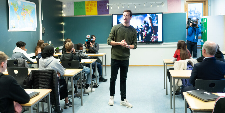 Lektorutdanningene for trinnene 8-13 sliter med at studentene velger seg bort til andre utdanninger og ikke fullfører. Skolen går glipp av gode lærere, mener Nokut. 15-åringer på Jordal skole har besøk av kunnskapsminister Jan Tore Sanner,. Pisaresultatene ble presentert. Foto: Ketil Blom Haugstulen Lektorutdanningene for trinnene 8-13 sliter med at studentene velger seg bort til andre utdanninger og ikke fullfører. Skolen går glipp av gode lærere, mener Nokut. 15-åringer på Jordal skole har besøk av kunnskapsminister Jan Tore Sanner,. Pisaresultatene ble presentert. Foto: Ketil Blom Haugstulen