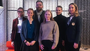 Stipendmottagere. Bakerst f.v.: Bente K. Duun, Roger Sæthre, Erlend Kleiven-Jørgensen og avd. dir. Silje A. Bell, Helga I. Wåseth og Regine Karlsen.
Foto: KS Stipendmottagere. Bakerst f.v.: Bente K. Duun, Roger Sæthre, Erlend Kleiven-Jørgensen og avd. dir. Silje A. Bell, Helga I. Wåseth og Regine Karlsen.
Foto: KS