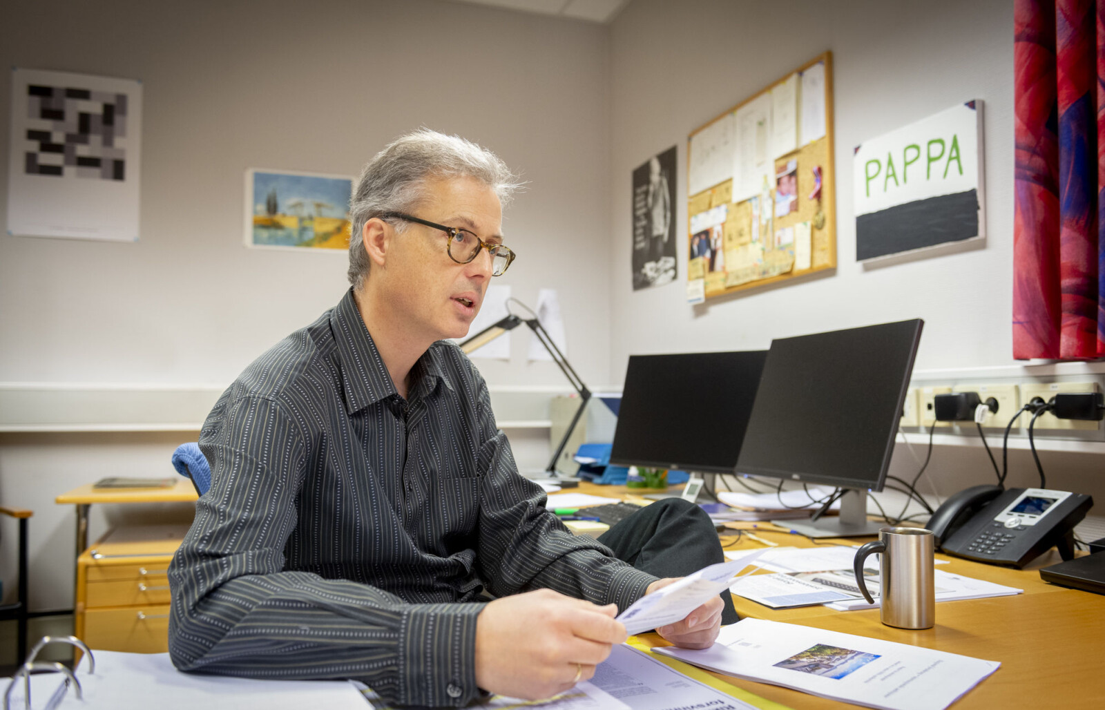 — Debatten om fagspråket heng tett saman med debatten om utviklinga av det norske demokratiet Professor, instituttleiar Jarle Møen var med i utvalet som utarbeidde språkpolitiske retningslinjer på NHH. Foto: Tor Farstad — Debatten om fagspråket heng tett saman med debatten om utviklinga av det norske demokratiet Professor, instituttleiar Jarle Møen var med i utvalet som utarbeidde språkpolitiske retningslinjer på NHH. Foto: Tor Farstad