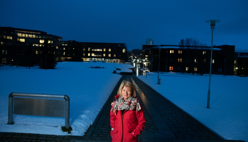 Jeg er vant til å stå i stormen, sier UiT-rektor Anne Husebekk, men hun skulle gjerne sett at det ikke kom så sterk kritikk av henne i hennes siste halve år som rektor. Jeg er vant til å stå i stormen, sier UiT-rektor Anne Husebekk, men hun skulle gjerne sett at det ikke kom så sterk kritikk av henne i hennes siste halve år som rektor.
