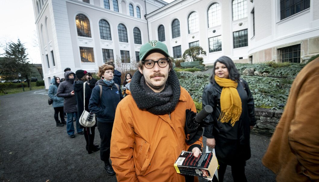 Valerio Rossetti har lese mange av bøkene til Slavoj Zizek, men i køen til foredraget gjekk det i Stephen King. Foto: Tor Farstad Valerio Rossetti har lese mange av bøkene til Slavoj Zizek, men i køen til foredraget gjekk det i Stephen King. Foto: Tor Farstad