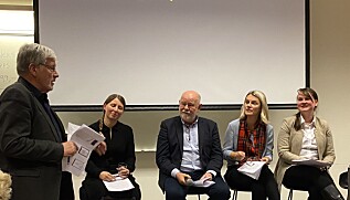 Professor Anders Breidlid ved OsloMet var en av initativtakerne til konferansen, her sammen med deltakere i panelet som avsluttet konferansen; leder av Forskerforbundet Guro Lind, nestleder i Utdanningsforbundet, Terje Skyvulstad og rikspolitikerne Nina Sandberg (Ap) og Mari Knutsdatter Strand (Sp). Nestleder i NTL, Ellen Dalen, satt også i panelet. Foto: Hege Larsen Professor Anders Breidlid ved OsloMet var en av initativtakerne til konferansen, her sammen med deltakere i panelet som avsluttet konferansen; leder av Forskerforbundet Guro Lind, nestleder i Utdanningsforbundet, Terje Skyvulstad og rikspolitikerne Nina Sandberg (Ap) og Mari Knutsdatter Strand (Sp). Nestleder i NTL, Ellen Dalen, satt også i panelet. Foto: Hege Larsen