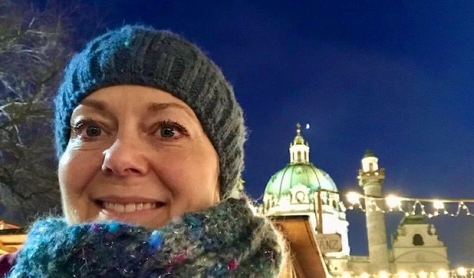 Tyskprofessor Eli Nesje Vestli ved Høgskolen i Østfold skal ferdigstille en artikkel i jula, men med pauser foran juletreet, mens julestillheten har senket seg over innboksen. Foto: Selfie Tyskprofessor Eli Nesje Vestli ved Høgskolen i Østfold skal ferdigstille en artikkel i jula, men med pauser foran juletreet, mens julestillheten har senket seg over innboksen. Foto: Selfie