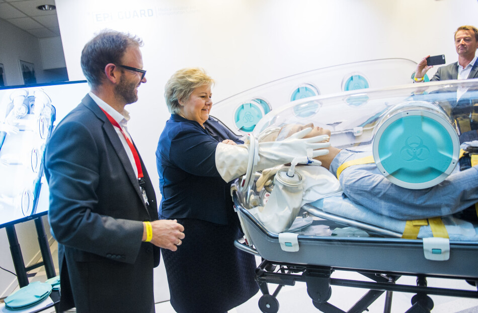 Statsminister Erna Solberg tester en EpiShuttle, produktet til selskapet EpiGuard. EpiGuard ble til med hjelp fra teknologioverføringsbedriften Inven2. Til venstre administrerende direktør Fridtjof Heyerdahl. Foto: Fredrik Varfjell/NTB Scanpix Statsminister Erna Solberg tester en EpiShuttle, produktet til selskapet EpiGuard. EpiGuard ble til med hjelp fra teknologioverføringsbedriften Inven2. Til venstre administrerende direktør Fridtjof Heyerdahl. Foto: Fredrik Varfjell/NTB Scanpix