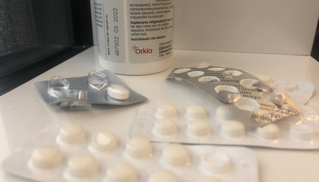Vernepleiere kan blant annet sette kateter, veneflon, intramuskulær- og subkutane injeksjoner og ha ansvar for medisiner. Vernepleiere kan blant annet sette kateter, veneflon, intramuskulær- og subkutane injeksjoner og ha ansvar for medisiner.