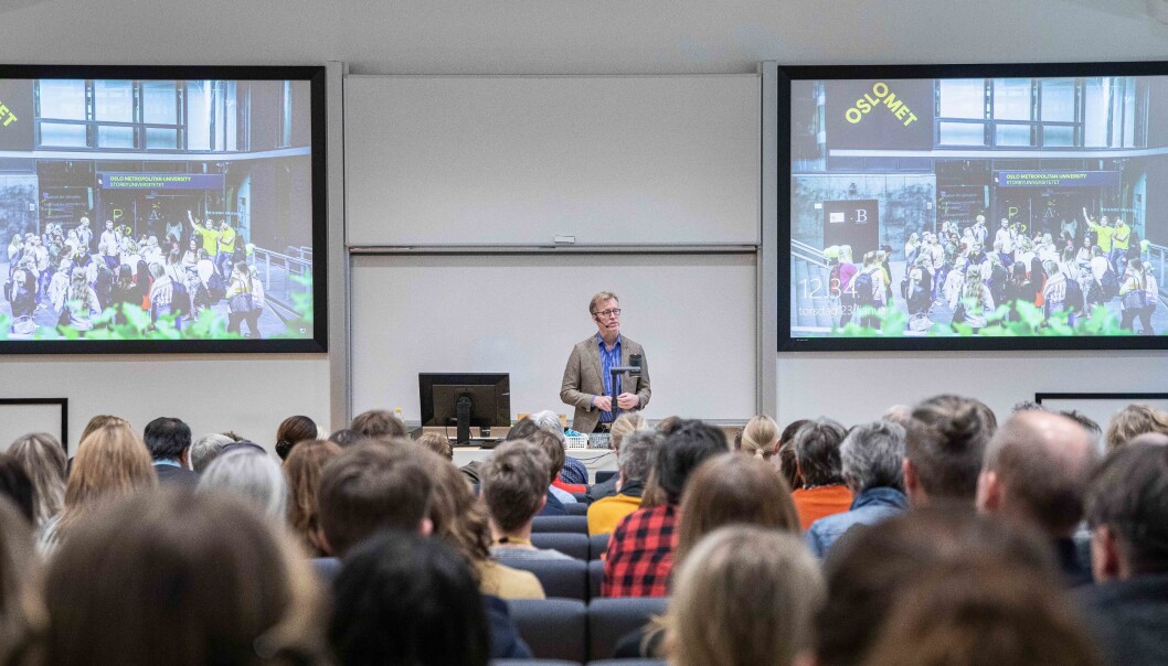 Mange møtte opp i auditoriet på Kjeller for å lufte sine synspunkter om en samlokalisering. Foto: Siri Øverland Eriksen Mange møtte opp i auditoriet på Kjeller for å lufte sine synspunkter om en samlokalisering. Foto: Siri Øverland Eriksen