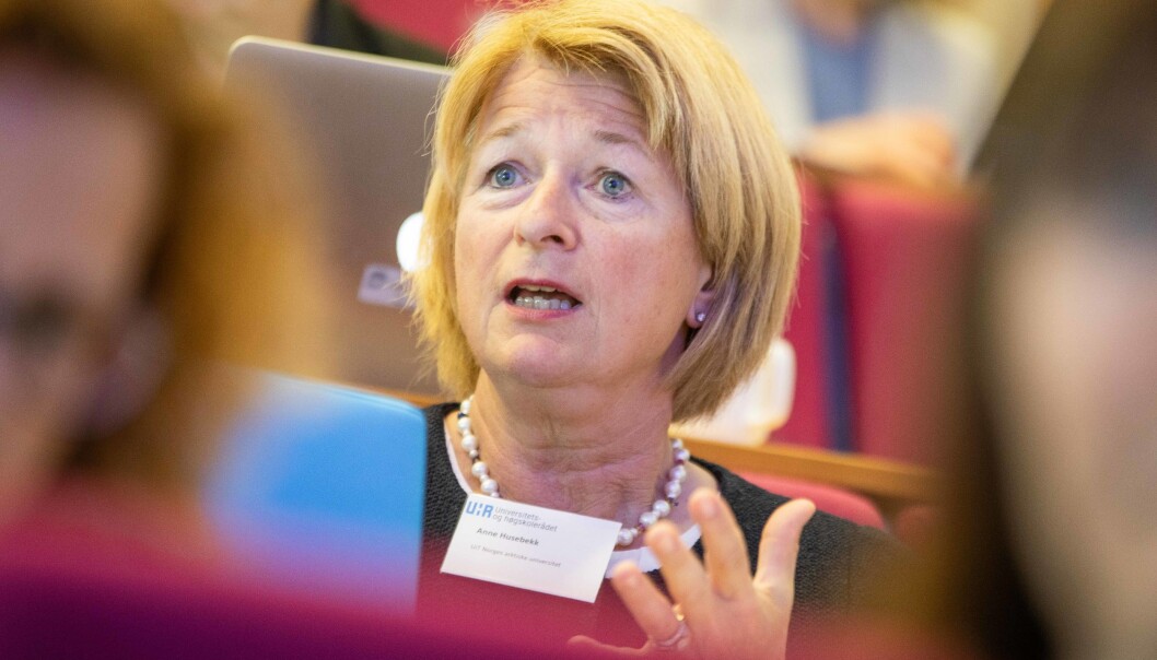 — Det er veldig viktig for oss at vi beholder kontakten med departementet direkte, og at vi for all del ikke ønsker oss en løsning a la utdanningsdirektoratet, sier rektor og leder i Universitets- og høgskolerådet, Anne Husebekk. — Det er veldig viktig for oss at vi beholder kontakten med departementet direkte, og at vi for all del ikke ønsker oss en løsning a la utdanningsdirektoratet, sier rektor og leder i Universitets- og høgskolerådet, Anne Husebekk.