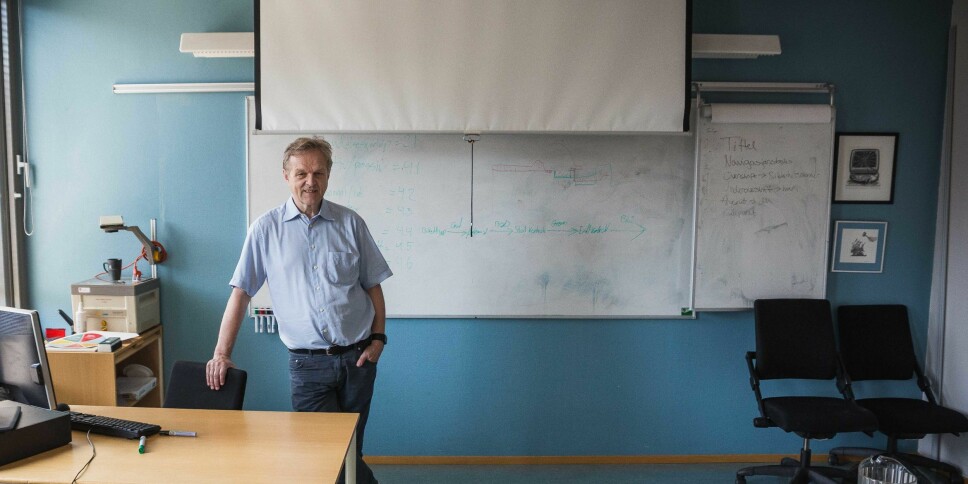 Jusprofessor Olav Torvund ved Universitetet i Oslo, her i en tradisjonell undervisningssituasjon.