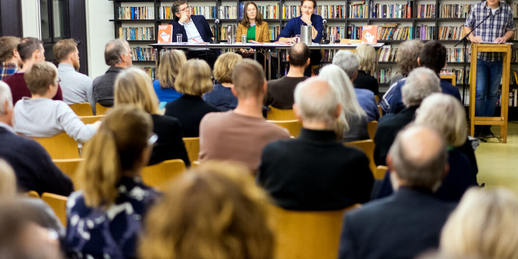 Formidling er viktig. Men formidleri står på Kjæstads liste over skavanker. Bildet er fra et debattmøte på Litteraturhuset i Oslo. Foto: Ketil Blom Haugstulen Formidling er viktig. Men formidleri står på Kjæstads liste over skavanker. Bildet er fra et debattmøte på Litteraturhuset i Oslo. Foto: Ketil Blom Haugstulen