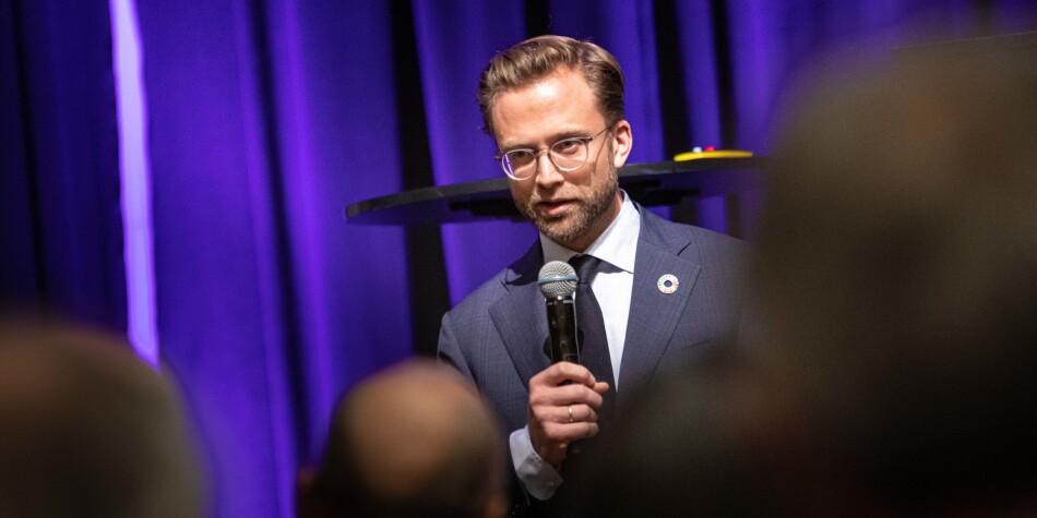 Kommunal- og moderniseringsminister Nikolai Astrup (H) svarte stortingsrepresentant Nina Sandberg fra Arbeiderpartiet i spørretimen i dag. Foto: Siri Øverland Eriksen Kommunal- og moderniseringsminister Nikolai Astrup (H) svarte stortingsrepresentant Nina Sandberg fra Arbeiderpartiet i spørretimen i dag. Foto: Siri Øverland Eriksen