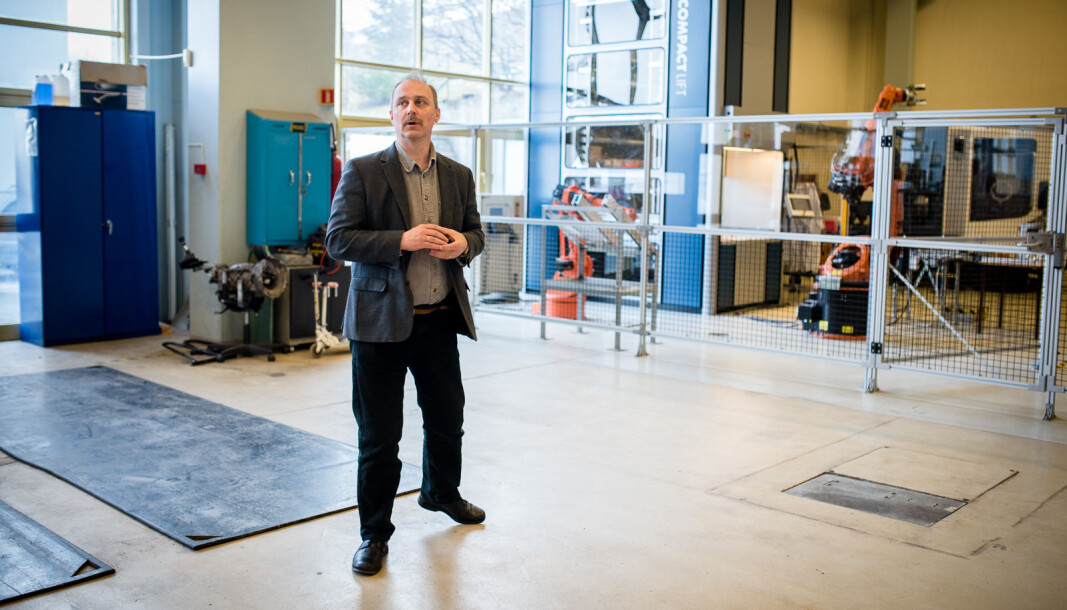 Børre Bang, Instituttleder Institutt for datateknologi og beregningsorienterte ingeniørfag, UiT Narvik. De droppet inntaksgrensa på en bachelorutdanning og økte fra 10 til76 studenter, etter innspill fra regjering mv knyttet til koronapandemien. Børre Bang, Instituttleder Institutt for datateknologi og beregningsorienterte ingeniørfag, UiT Narvik. De droppet inntaksgrensa på en bachelorutdanning og økte fra 10 til76 studenter, etter innspill fra regjering mv knyttet til koronapandemien.