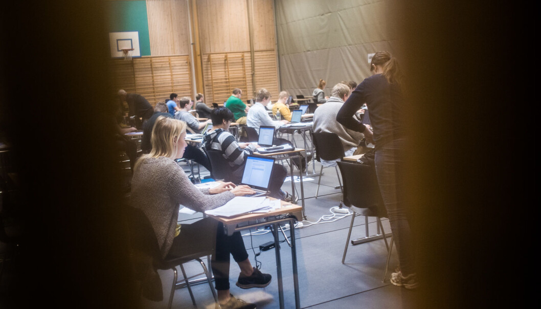 Vi må spørre oss hvordan vi vil at studentene skal jobbe – og deretter velge en vurderingsform som kan bidra til at studentene jobber slik, skriver Ester Fremstad. Vi må spørre oss hvordan vi vil at studentene skal jobbe – og deretter velge en vurderingsform som kan bidra til at studentene jobber slik, skriver Ester Fremstad.