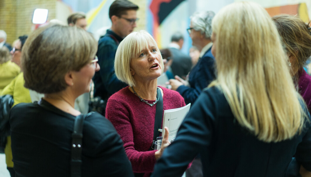 I ei tid der autoritære krefter og falske nyhende får stadig sterkare fotfeste, er styrking av dei humanistiske og demokratiske verdiane i heile utdanningskjeda viktig, skriv Unio-leiar Ragnhild Lied. I ei tid der autoritære krefter og falske nyhende får stadig sterkare fotfeste, er styrking av dei humanistiske og demokratiske verdiane i heile utdanningskjeda viktig, skriv Unio-leiar Ragnhild Lied.