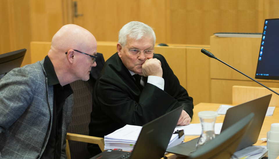 Nils Rune Langeland og forsvarer Kjell M. Brygfjeld i tingretten i Oslo der Langeland hadde gått til sak for uslovlig avskjed ved Unviersitetet i Stavanger.