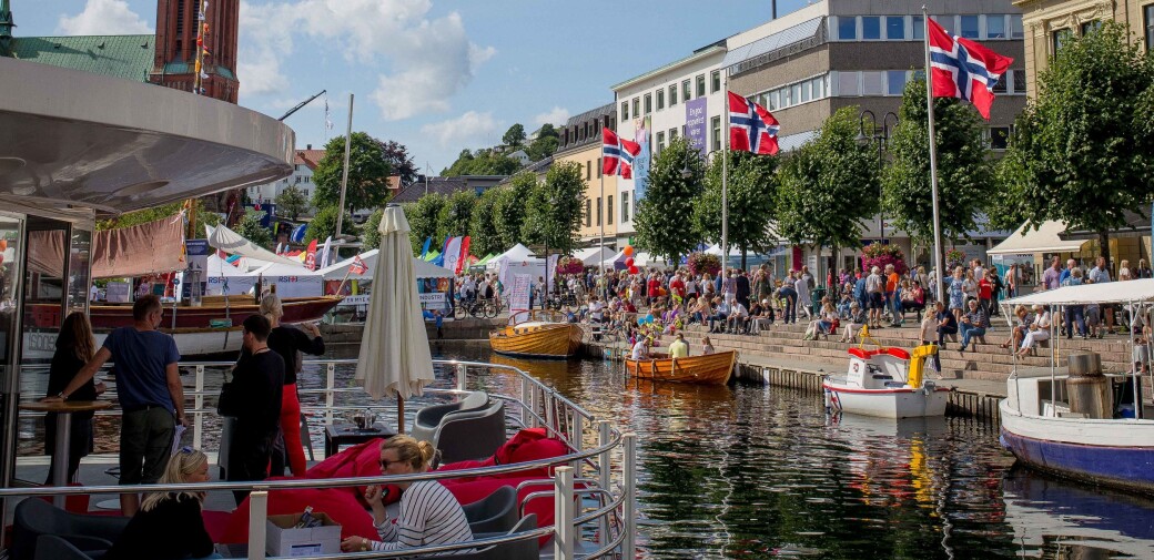 Arendalsuka 2021 blir tilnærmet normal , ifølge arrangørene, dog med smittevernsregler og mulighet for hurtigtesting. Arendalsuka 2021 blir tilnærmet normal , ifølge arrangørene, dog med smittevernsregler og mulighet for hurtigtesting.